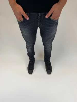 Dondup Jeans George  - Dondup Jeans George  Storlek 32 Ny pris 4000 kr  