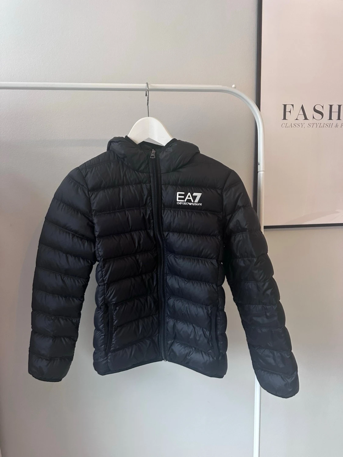 Svart dunjacka från EA7 Emporio Armani