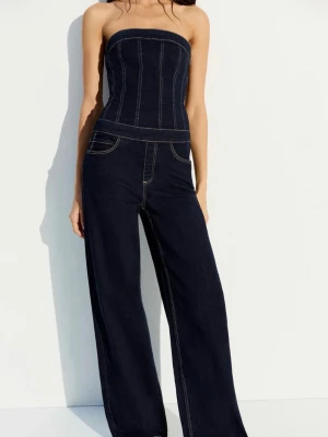 Jeans jumpsuit - Super fin jeans jumpsuit som passar till allt, jätte bekväm! Passar även M. Aldrig använd. Be om fler bilder så löser jag❤️
