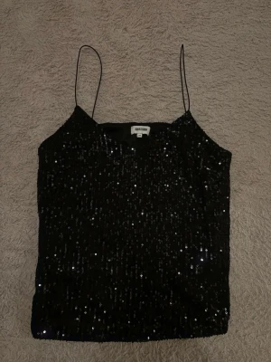 glitter linne  - Vill bli av med fort. Knappast använd. Skriv för mer frågor💗