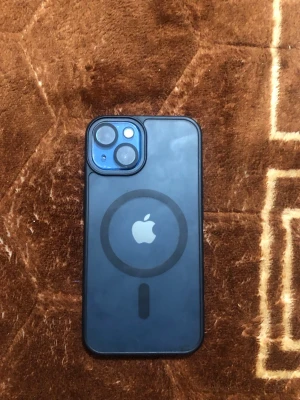  iPhone 13 -  Ett helt ny iPhone 13 batteriet är 95 och den har 128 GB den är bra och den funkar helt normalt och skalet ängar