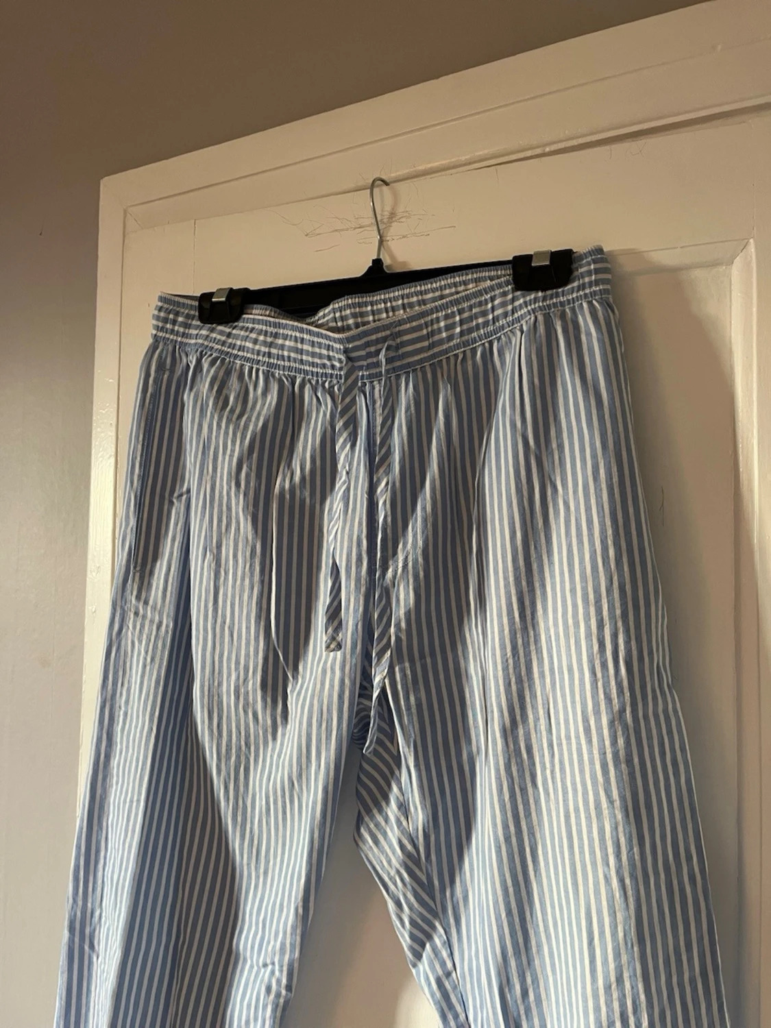 Blåvitrandiga pyjamasbyxor - 1