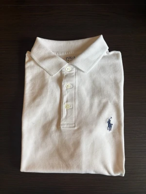 Ralph Lauren pike - En jätte fin polo Ralph lauren piké, jätte fint skick och i storlek S, kom med bud!🤝