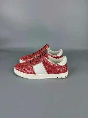 Valentino Flycrew Sneaker Pink Glitter | 37 - Nästan nya sneakers i rosa glitter, använda 1–2 gånger. Storlek 37.