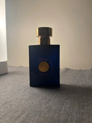 Versace Dylan Blue Parfym - Mängdrabatt finns! Ju fler plagg du köper, desto bättre pris kan jag ge!