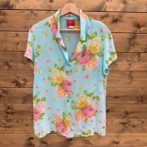 Kenzo Jungle Blus (L-XL)  - Mycket gott begagnat skick! En av knapparna saknas.     1049 