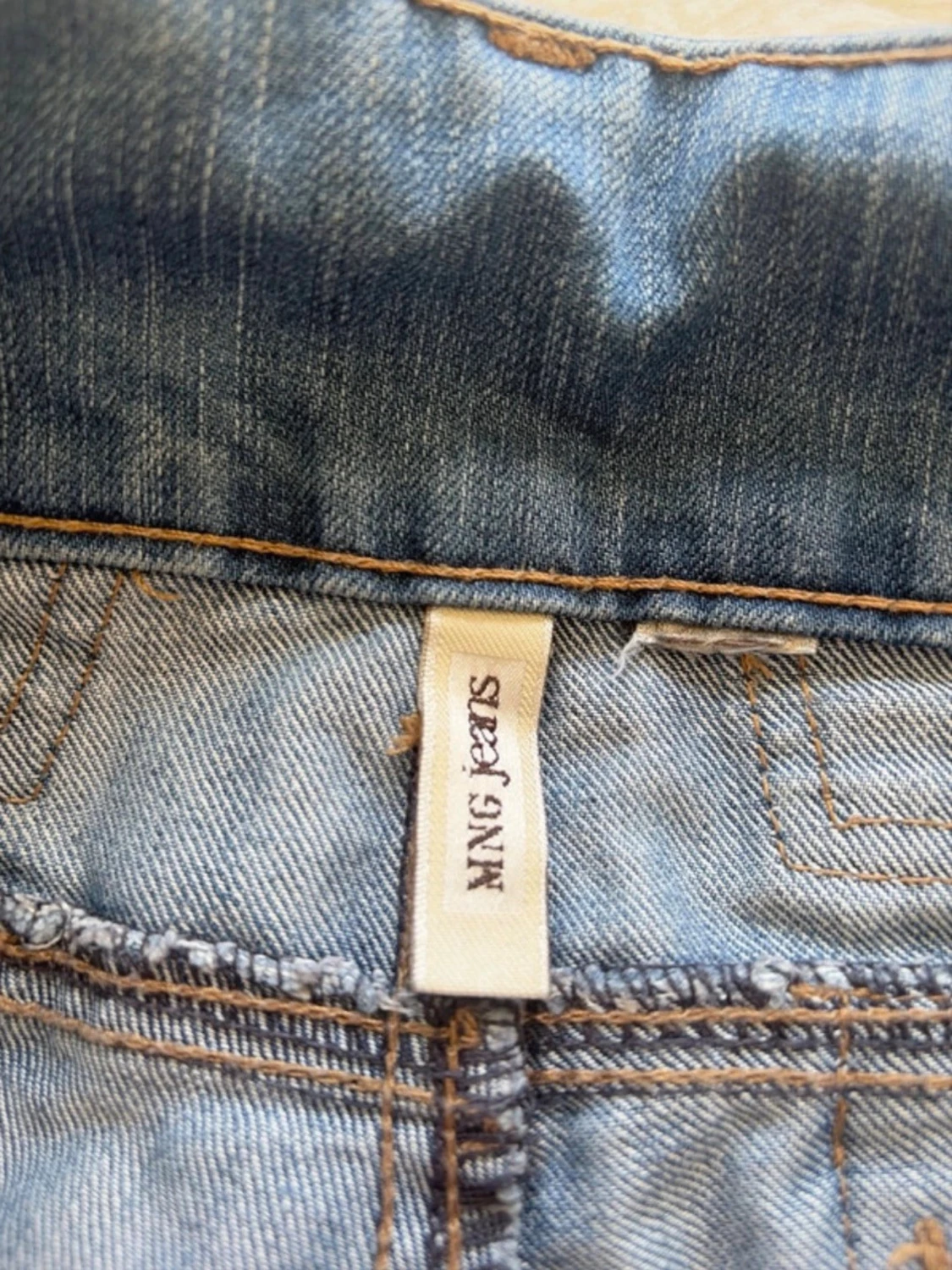 Jättefina lågmidjade jeans med coola detaljer - 2