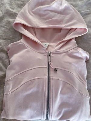 Lululemon define hoodie - Define hoodie från lululemon, endast använd vid ett tillfälle!🌸