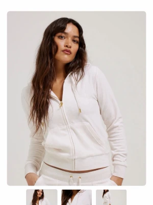 Vit velour set juicy couture - Vit velour set från Juicy Couture, storlek M. Är 156 så byxorna passar till dig som är kort som jag. Använd max 3 gånger köpt i november 