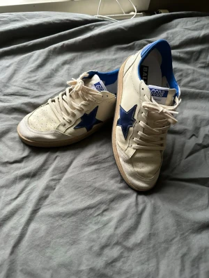 Golden goose ballstar blå - Golden goose ballstar blåa skor passar perfekt med nästan alla outfits o allmänt bra kvalitet. SKRIV VID FRÅGOR❤️