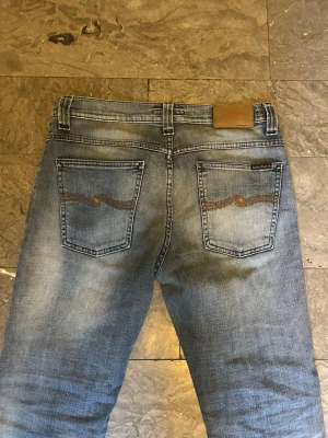 Blåa nudie jeans  - Säljer dessa nudie jeans i modellen Grim tim. Storlek 31/34 