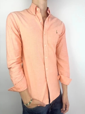 Ralph Lauren skjorta slimfit rosa - Ralph Lauren Skjorta Märke: Polo Ralph Lauren Storlek: S Passform: Slimfit Färg: Rosa Skick: Mycket bra Beskrivning: utan defekter. Modellen på bilden: 183 cm / 72 kg