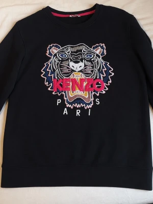 Svart Kenzo-tröja - Svart  tröja från Kenzo ” DET STÅR storlek M MEN VET INTE RIKTIGT ON DEN ÄR M. DET KANSKE ÄR M I BARNSTORLEK”