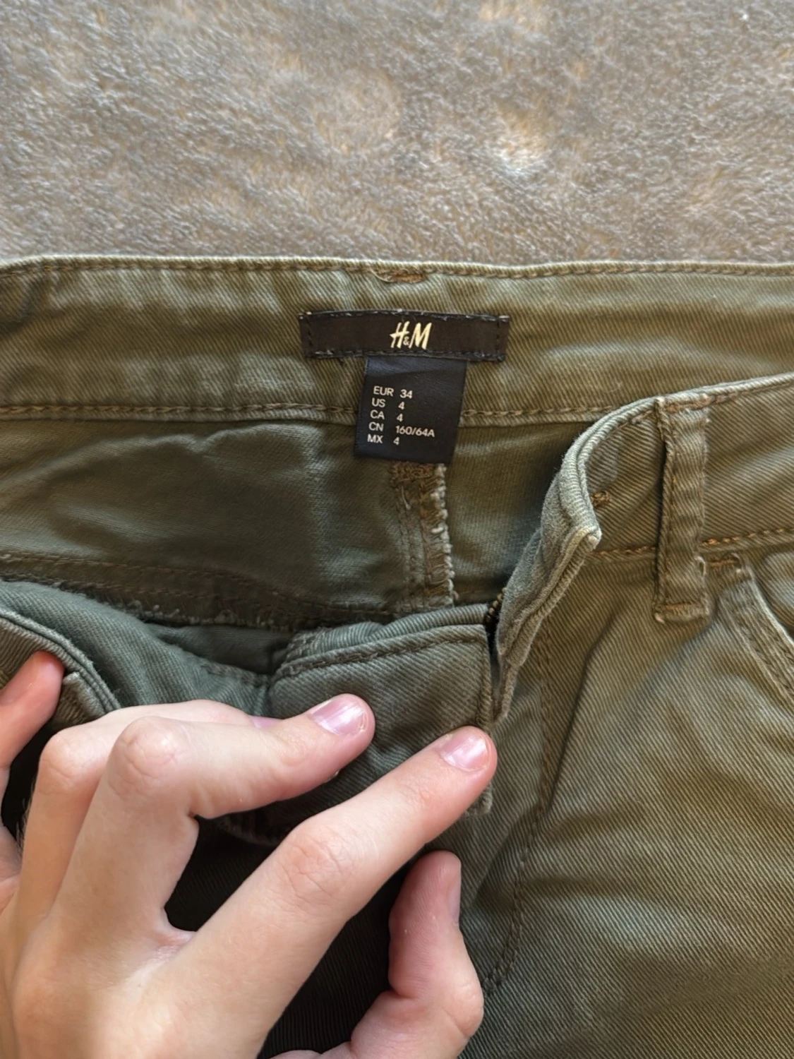 Olivgröna shorts från H&M - 2