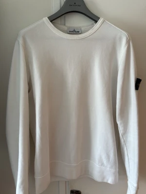 Stone Island tröja vit - Stone island tröja i bra skick!