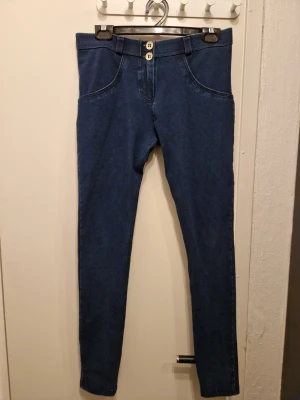 Freddy wrup byxor - Näst intill oanvända. Super fina o sköna. Tror de är medium high waist. Storlek M