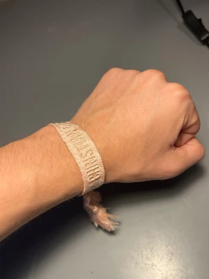 Cristian Dior armband rosa - Snyggt tygarmband ifrån Cristian dior, justerbar storlek 