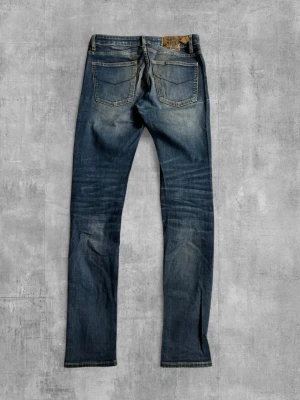 Crocker Jeans  - Crocker Jeans i marinblå | Storlek W29/L34 | Använda men i mycket bra skick, inga defekter | Längre benlängd för dig som är lång | Skickas snabbt, kan gå ner i pris vid snabb affär  Mvh ActiveResell | REF: CRO-003