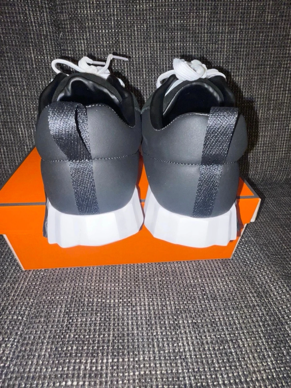 Svarta sneakers med vit sula - 4