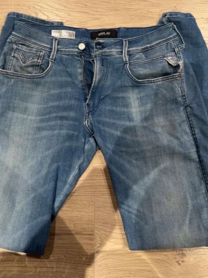 Replay Jeans hyperflex - Replay bukser kjøpt for 2k, men selger for 1k, disse er veldig lite brukt. Størrelse 32/34. Tar trades også.