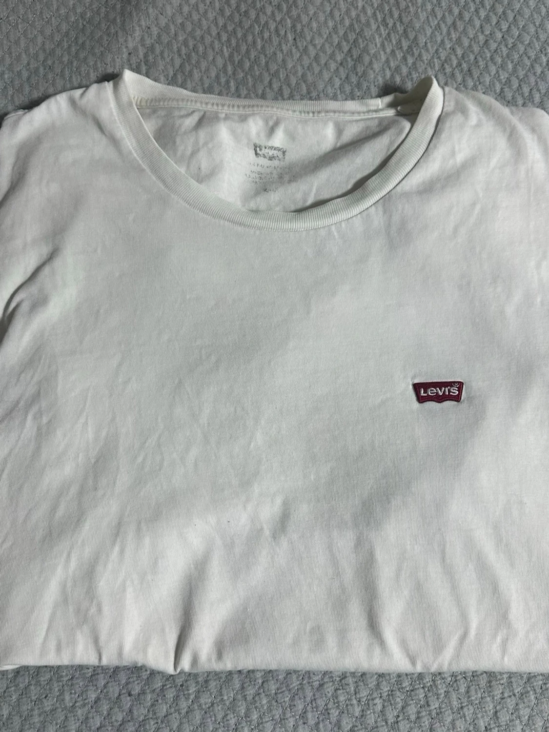 Vit t-shirt från Levi's
