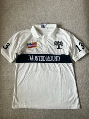 Haunted Mound Piké Vit - Längd 65cm. Pris kan diskuteras.