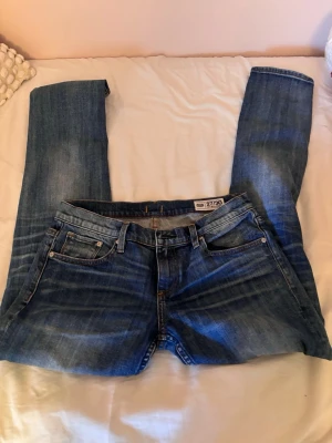 Raka/skinny jeans  - Ett par skitsnygga boyfriend från crocker. Har as snygg uttvätt design och passar skit bra till boots och klackar eller nu till hösten. Passar inte mig länge och därför säljer jag de, använde inte så mycket. Skriv för fler bilder:)
