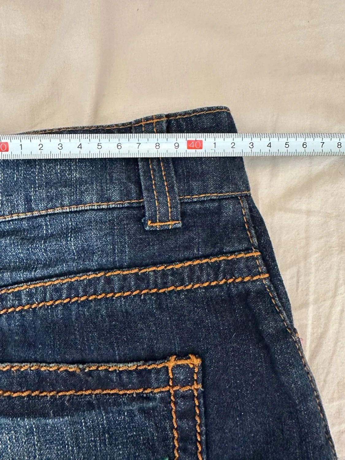 Mörk jeanskjol med broderier - 2