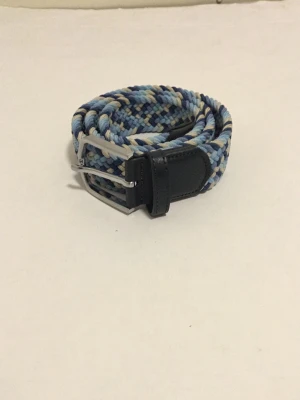 OneWear Flätat bälte! - Säljer mitt OneWear bälte då den inte passar mig längre, den passar till nästan alla dina outfits och är tvääär snygg. Skriv till mig på dm om du undrar över något!
