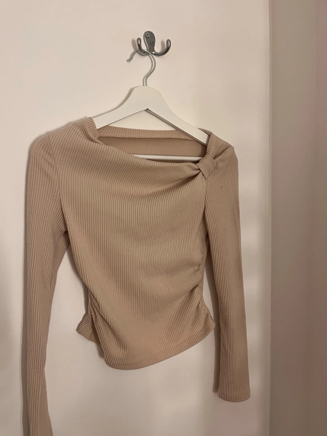 Beige ribbad långärmad topp - 1