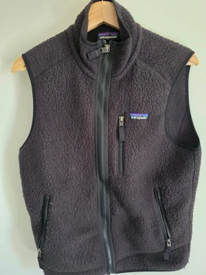 Patagonia väst - Snygg Patagonia väst I storlek S. Den är I bra skick, hör av dig vid frågor😊