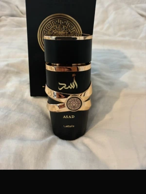 Lattafa asad - Lattafa asad 99 ml kvar. Skriv om ni har några frågor.