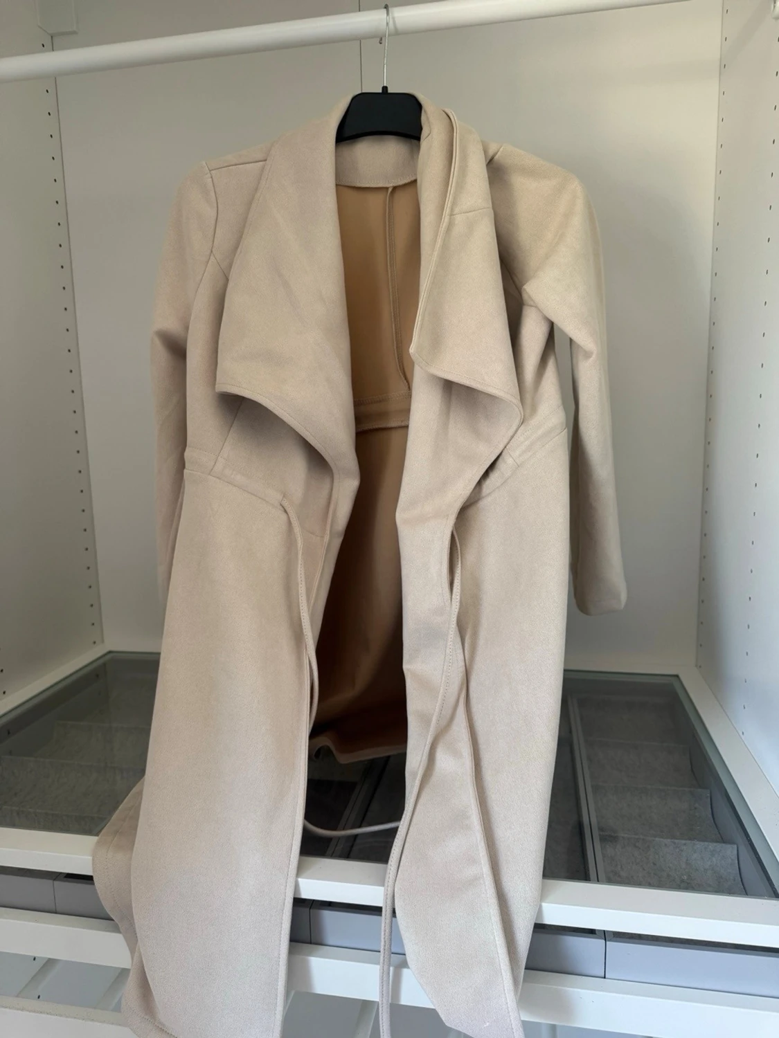 Beige lång kappa med skärp
