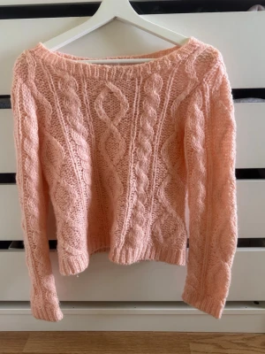 Korall/rosa stickad tröja mohair mix  - Korall färgad stickad tröja i mohair mix ifrån hm🤍