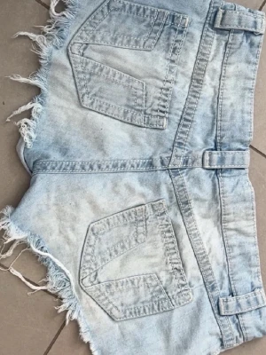 Gina Young shorts  - Säljer dessa snygga shorts, säljer då dom är lite stora.