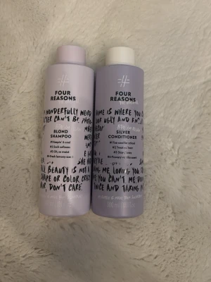 Four Reasons blond shampoo & balsam - Säljer ett set med Four Reasons Blond Shampoo och Silver Conditioner. Perfekt för dig med blont eller blekt hår som vill behålla en kall ton och mjuk känsla. Aldrig använt!