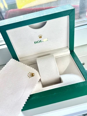 Klockbox - Rol3x watch box. New and never used. I will send this as soon as possible. 