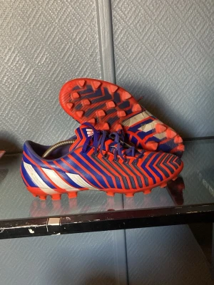 Adidas predator elite champions league fotbollsskor  - Sparsamt använda. Priset kan sänkas vid snabb affär eller köp av fler