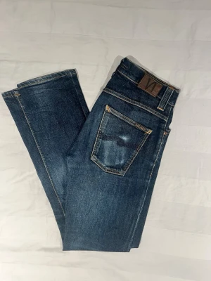 Nudie jeans  - Mörkblåa dry navy nudie jeans! Storlek 32/34! Modell Grim Tim! Material 99:1! Skick: Bra! Pris: 599! Kontakta om frågor eller bilder! 