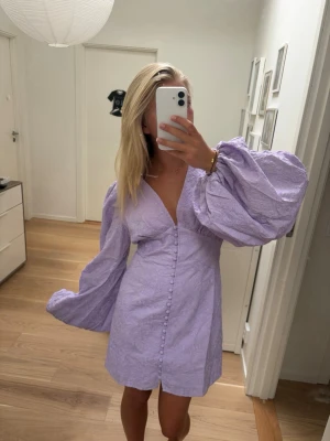 ADOORE 🫶🏼 - Säljer denna helt nya adooreklänningen med lapp kvar!! Tyvärr för stor 🫶🏼