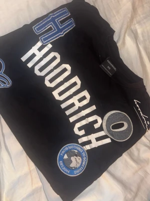 Hoodrich t-shirt  - Hoodrich t-shirt i storlek xs, bara använd några gånger för ett par år sedan så väldigt bra skick