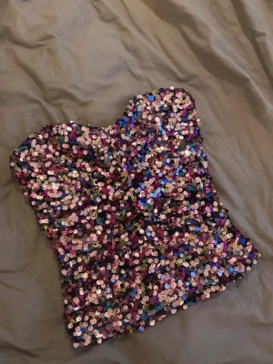 Glitter topp - Jättefin topp från Zara, aldrig använd🤍✨