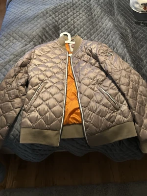 Colmar jacka herr  - Grön stilig jacka från colmar super bra skick 