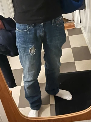 Hilfiger denim jeans - Hilfiger denim jeans W30 L32 Hör av er vid frågor eller vid behov av fler bilder! Mvh Olle
