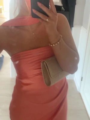 Glittrig clutch - Super fin guld glittrig clutch, perfekt till balen🌟