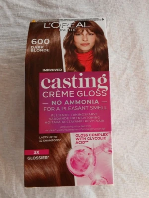 L'Oréal Casting Crème Gloss 600 - L'Oréal Casting Crème Gloss toningsfärg i nyansen 600 Dark Blonde. Färgen är utan ammoniak och ger en glansig finish med gloss complex och glykolsyra. Räcker upp till 32 tvättar och ger ett naturligt resultat.