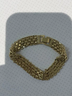 Guld Armband  - Superfin rostfri xlänk liknande armband, aldrig använt 