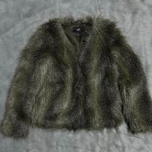 Fuskpälsjacka från H&M
