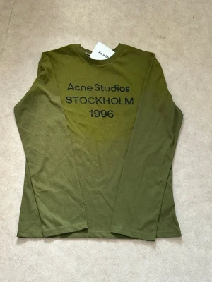 Acne studio longsleeve  - Säljer min tröja acne studios. Den är helt ny skick !!