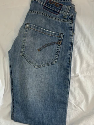 DONDUP JEANS  - DONDUP JEANS | PRIS 399 kr | STRL 30 | SLIM FIT | | FÄRG LJUSBLÅ | Skriv vid den minsta lilla fundering! 🚚fraktas samma dag